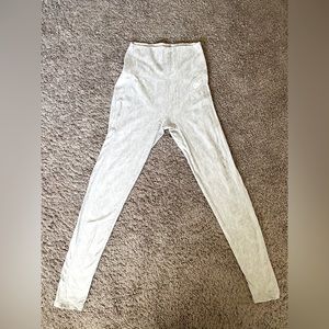 EUC Stacci Athletic grey snake skin leggings